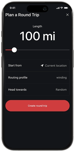 Smartphone-Display unserer Motorradnavigation zeigt die Planung einer 100-km-Rundtour – erstelle mit dem Motorrad-Routenplaner individuelle Touren über kurvige Straßen und durch schöne Landschaften.