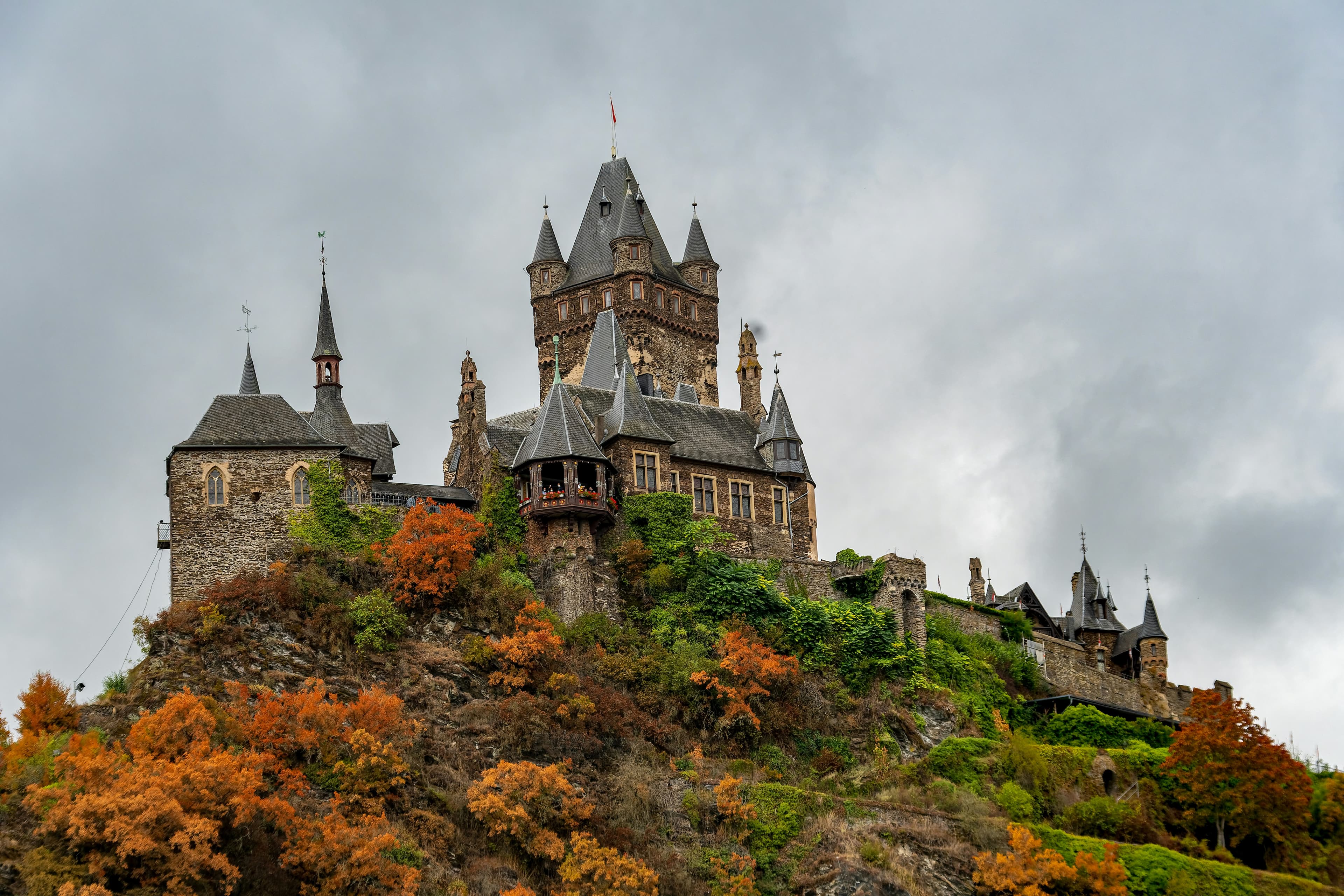 La Reichsburg di Cochem: una tappa imperdibile del tuo tour in moto lungo la Mosella.
