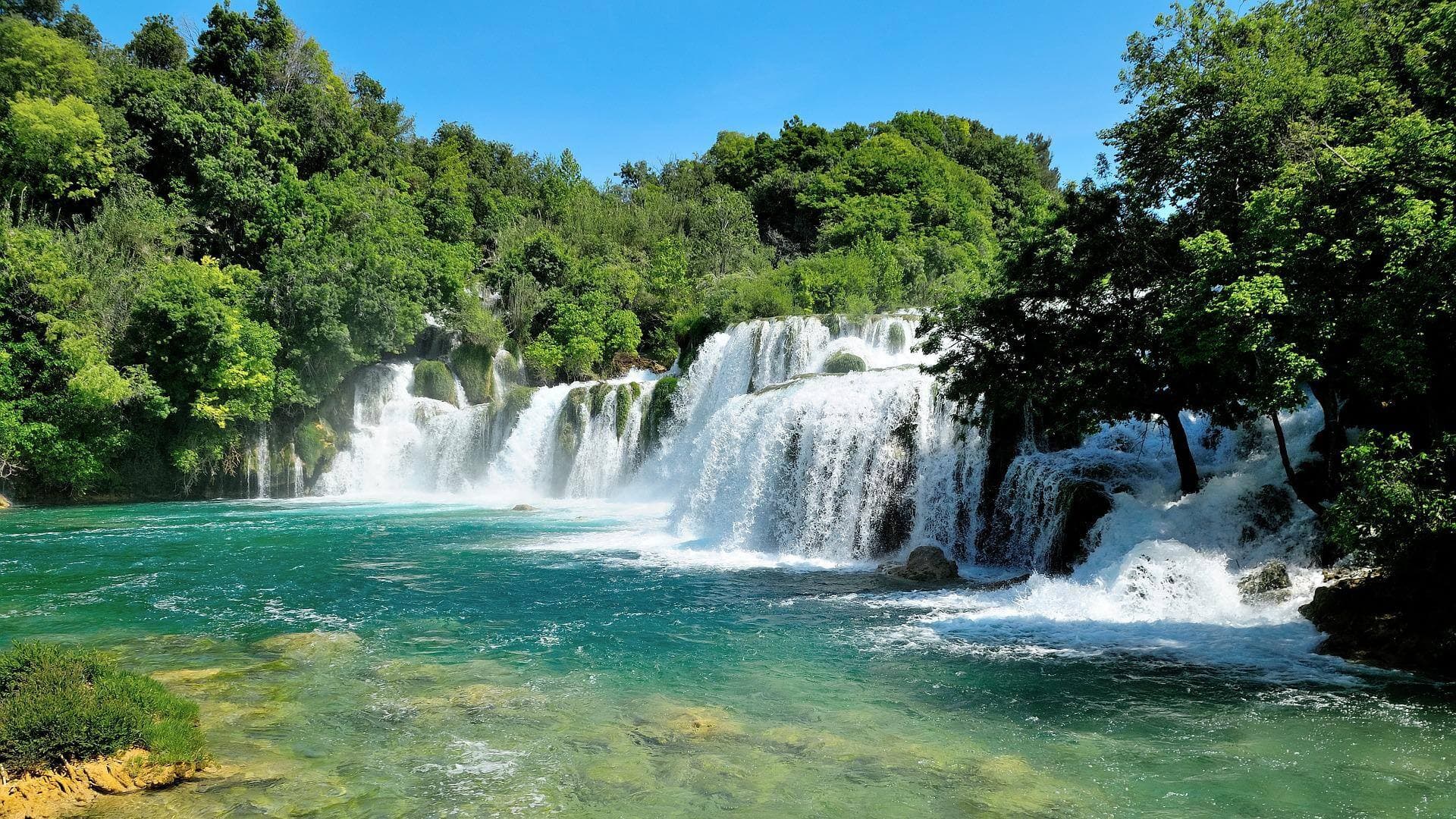 motorradtour-kroatien-wasserfall.jpg